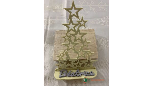 Sapin de Noël étoilé sur socle